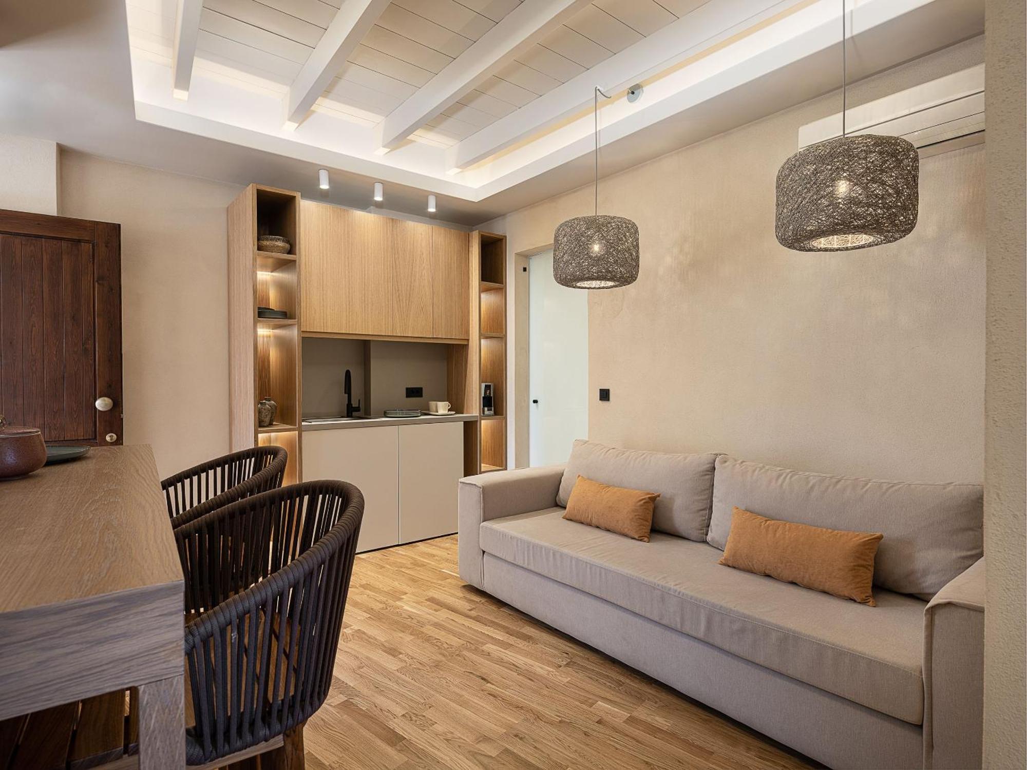Lithinon Luxury